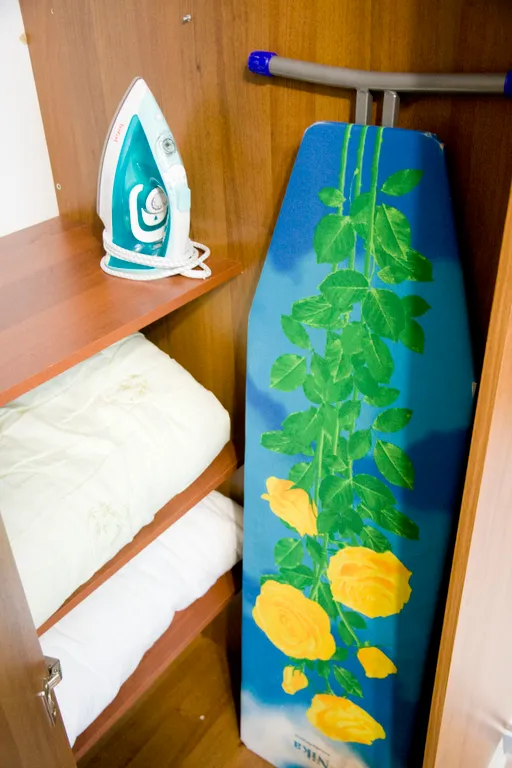 Однокомнатная с зеленым диваном и теплым полом