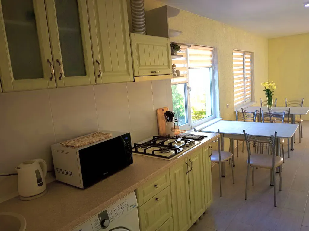 Коттедж с видом на бассейн