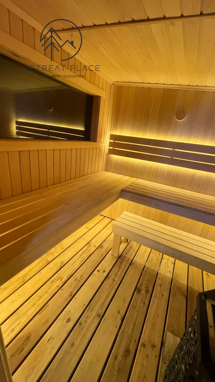 Панорамный дом с баней на дровах и чаном в окружении ёлок