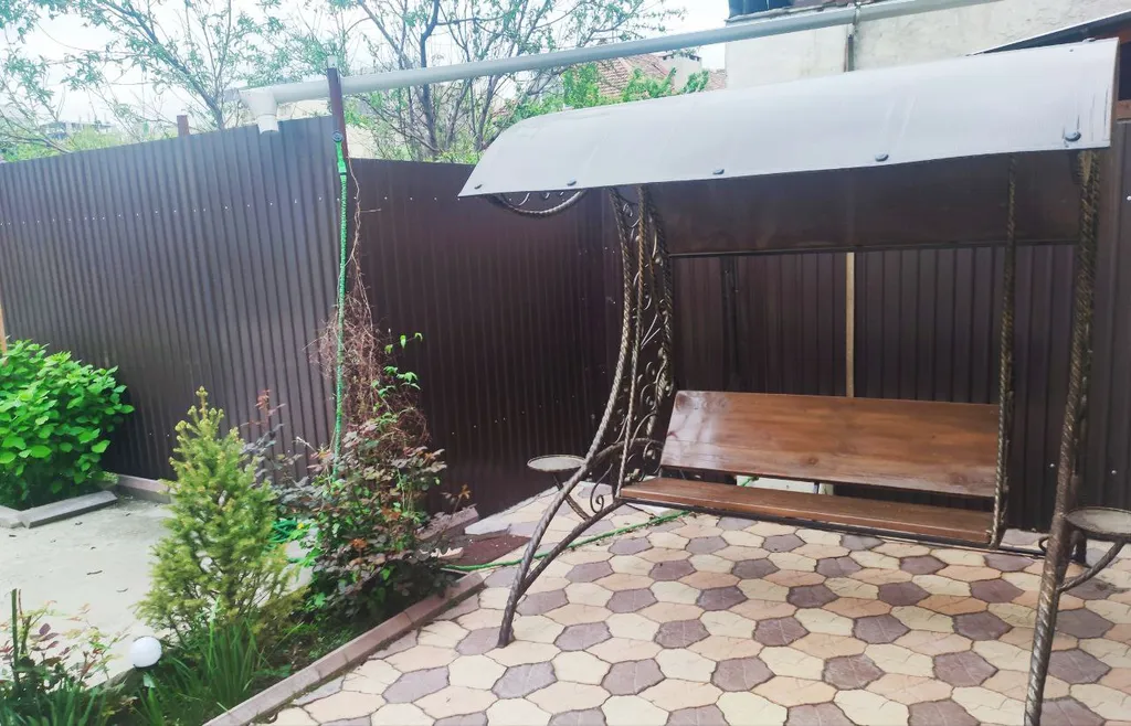 Уютный дом с садом рядом с центром города