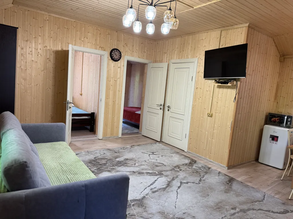 Коттедж в лесу, 12 спальных мест (весь дом)