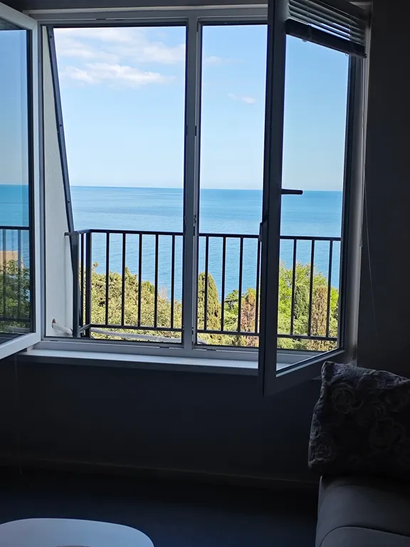 Апартамент с видом на море, 6 мин до пляжа