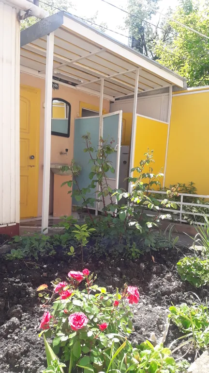 Уютный летний домик в центре города