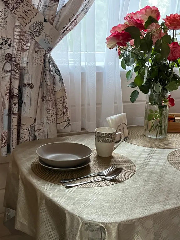 Дом и баня у скалы