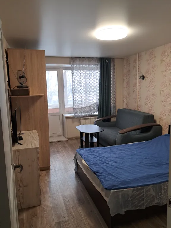 Двухкомнатная квартира недалеко от въезда в город со свежим ремонтом