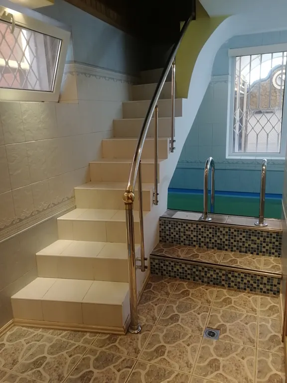 Дом для праздников возле парка Галицкого с сауной и бассейном