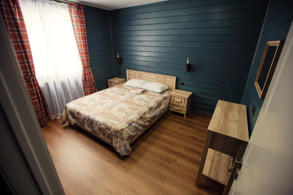 Большой панорамный коттедж в английском стиле с видом на озеро