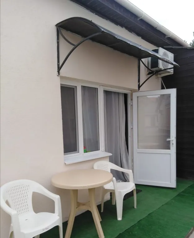 Уютный трёхместный номер на берегу моря