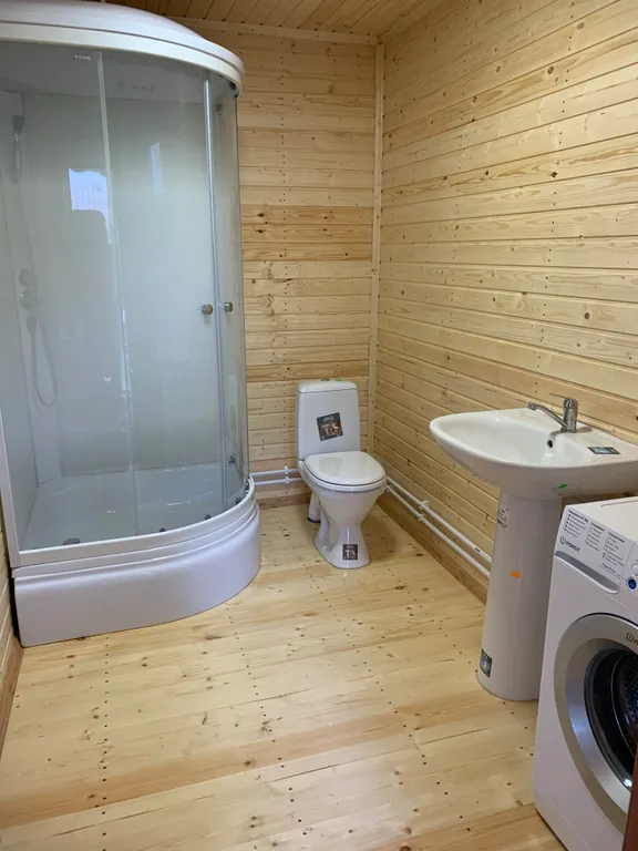 Домик у озера