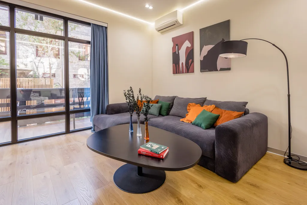 Квартира MyHomeYourHome в клубном доме с бассейном