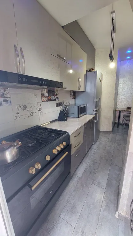 Квартира 3-комнатная Квартира — Батуми