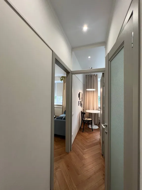 Квартира с современным минимализмом и винтажным шармом