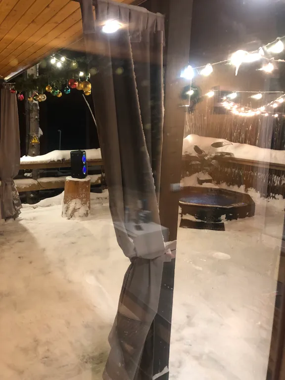 Новая вилла с горячей джакузи в террасе в черте города