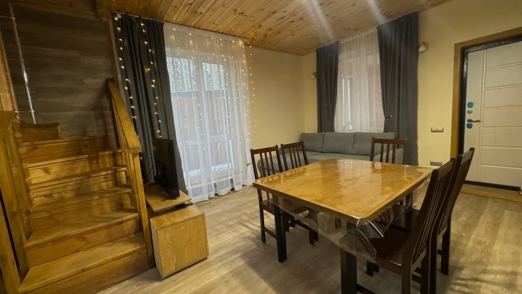 Дом Тихий Бор в березовом лесу