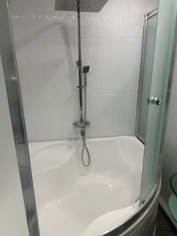 Двухэтажный дом с баней и бассейном