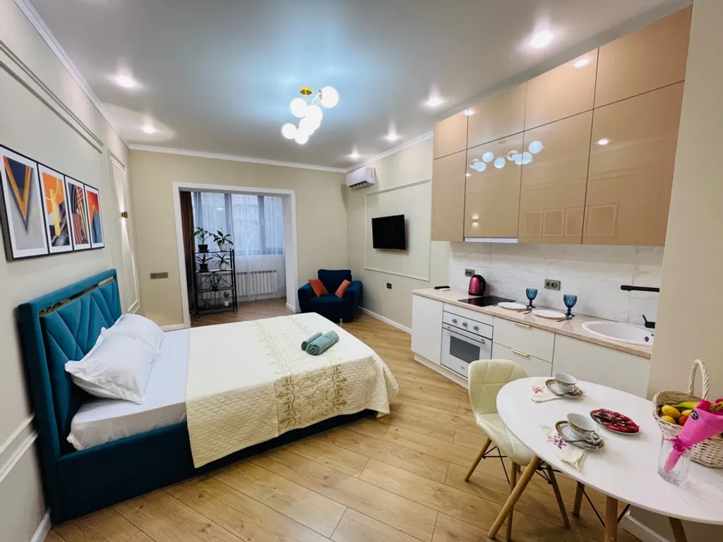 Шикарный вип с дизайнерским ремонтом в центре Алматы