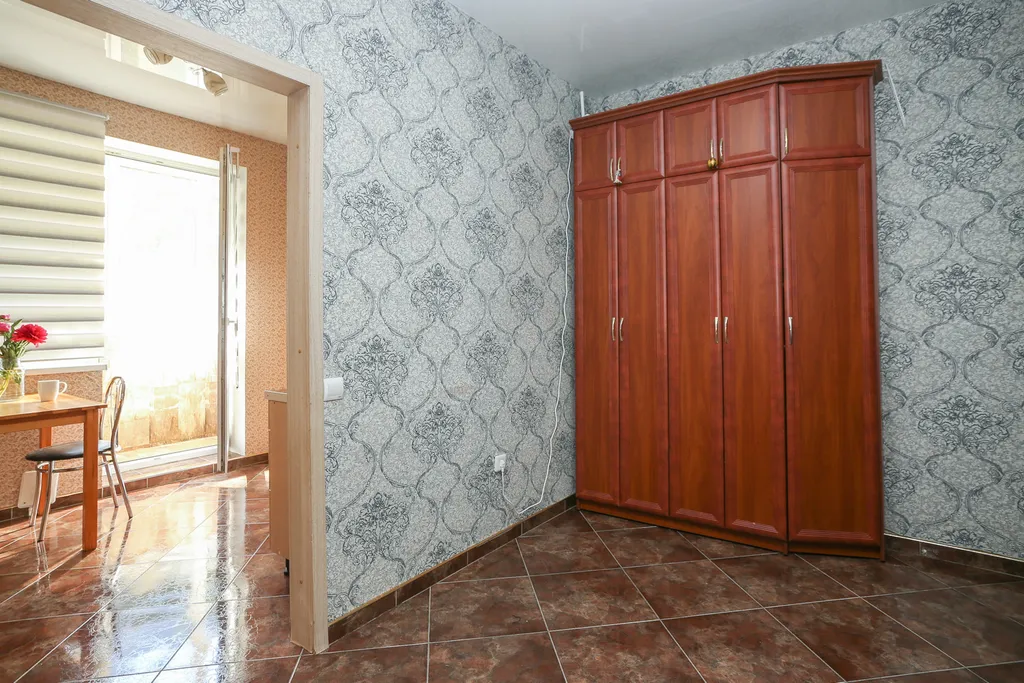 Светлая двухкомнатная квартира в тихом зелёном районе