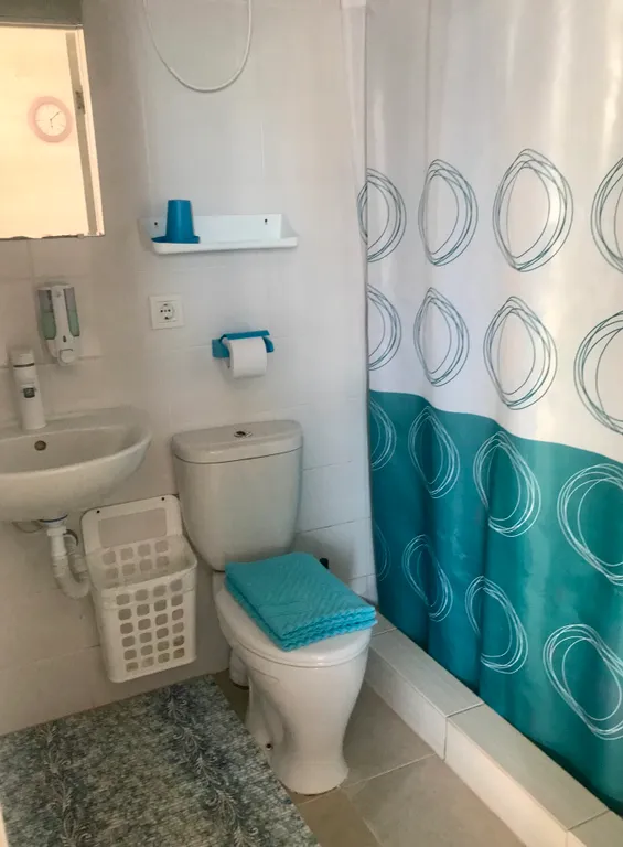 Четырёхместный номер, с видом во двор