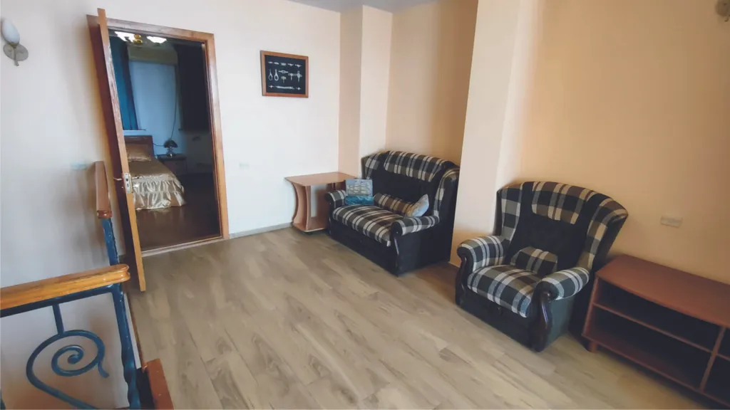 Коттедж - три этажа на берегу моря