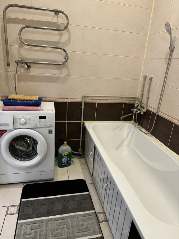 Красивая трёхкомнатная квартира в центре с видом на площадь