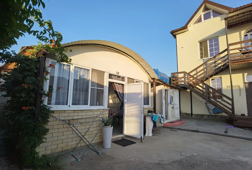 Уютная комната в частном доме у моря, удобства в номере