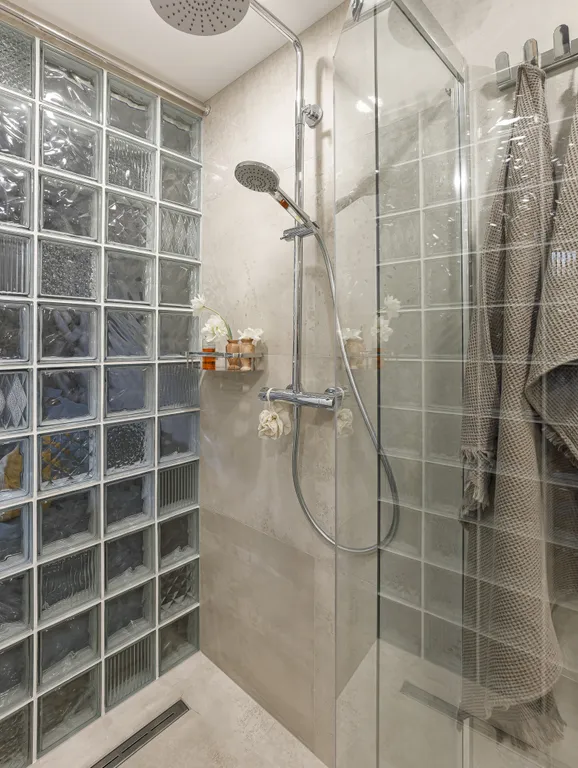 Уютная двухуровневая квартира с сауной в центре города