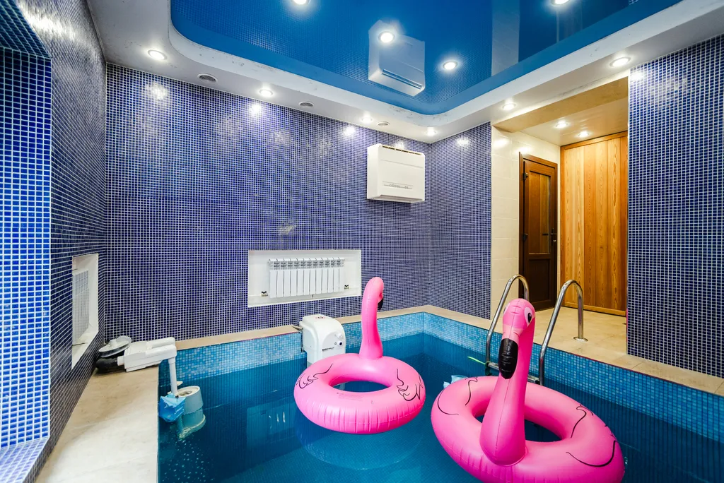 Дом с бассейном и сауной