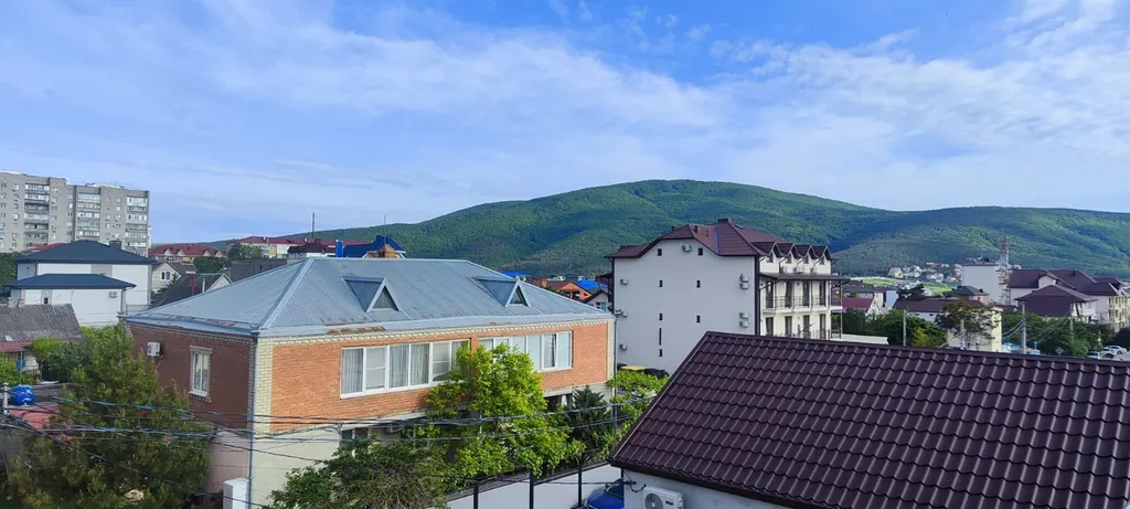 Трехместный номер с балконом с видом на улицу