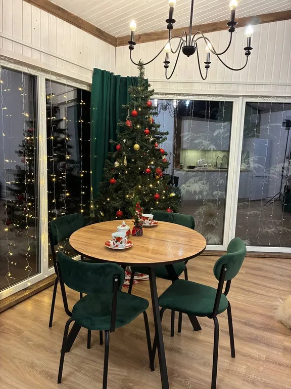 Панорамный дом в лесу