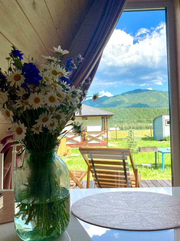 Афрейм с панорамным видом на горы