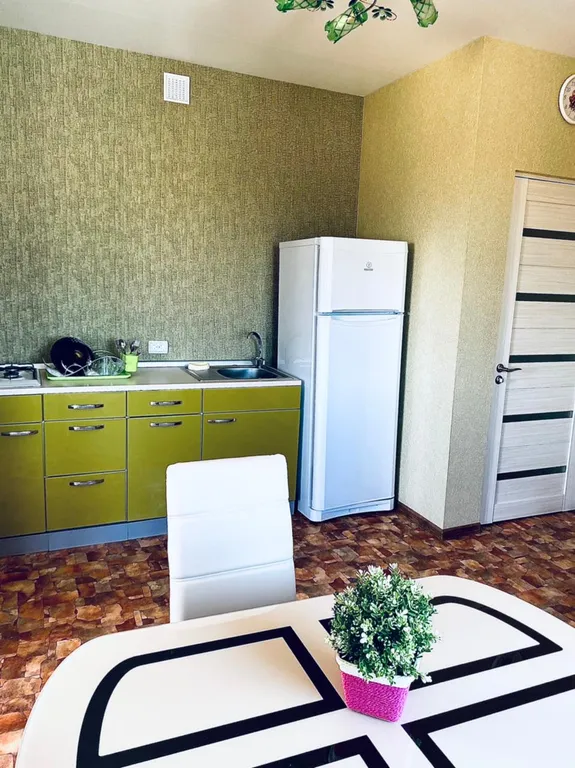 Большой дом в Евпатории со своим двором