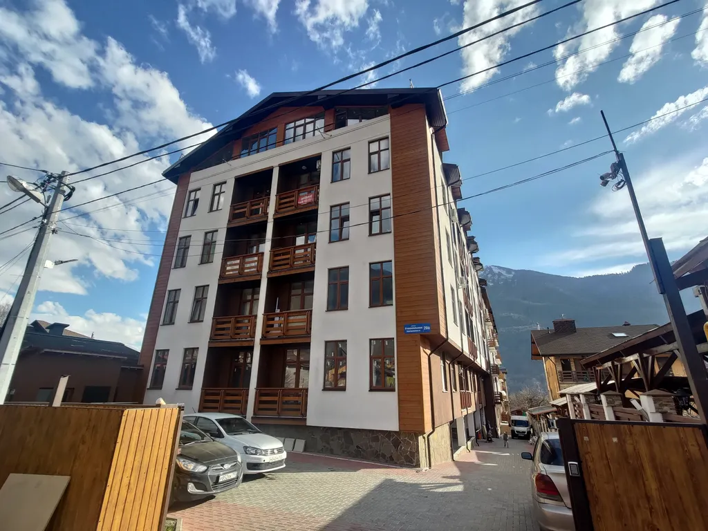 Удобная и уютная студия с балконом и видом на сад и горы