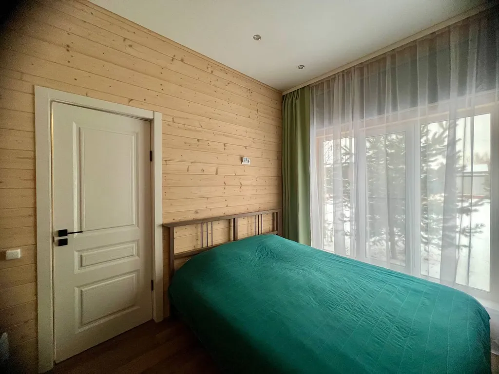 Стильный барн в соснах