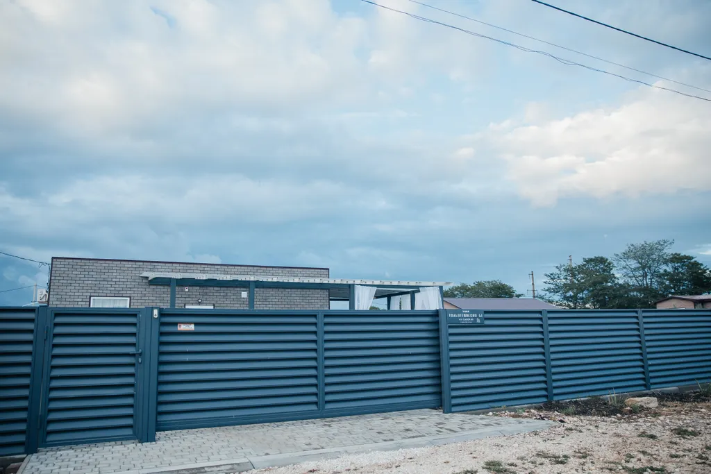 Дом с бассейном у моря