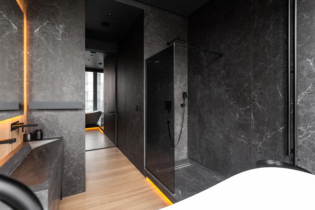 Угловой апартамент с ванной у окна