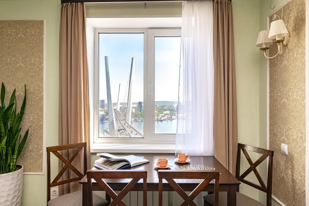 Прекрасная квартира с шикарным видом на мост в центре