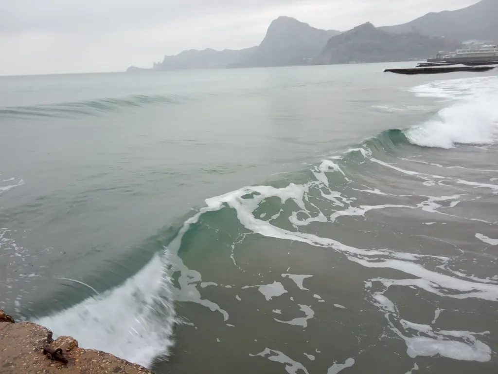 Домик у подножья заповедника КараДаг