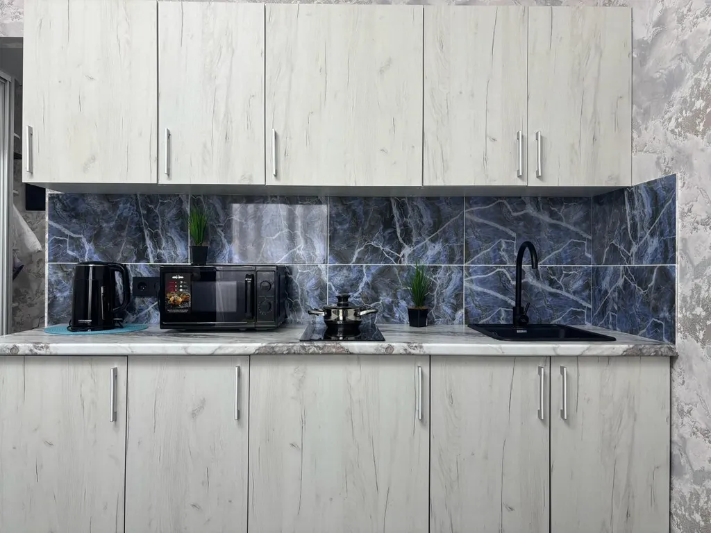 Стильная студия с красивым видом на город