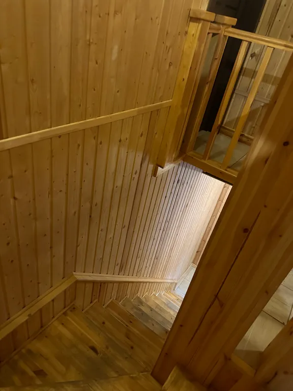 Уютная квартира на мансардном этаже с видом на горнолыжный склон, лес