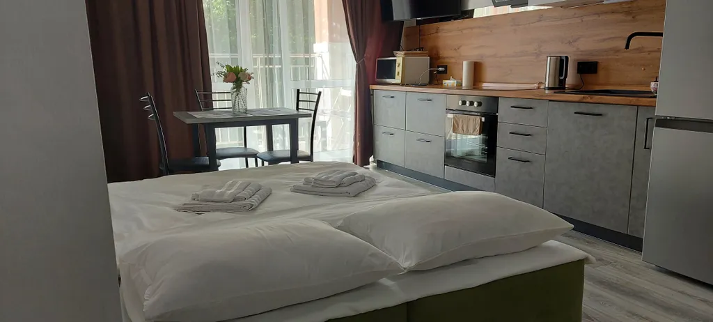 Просторная квартира с бассейном в ЖК Кипарис