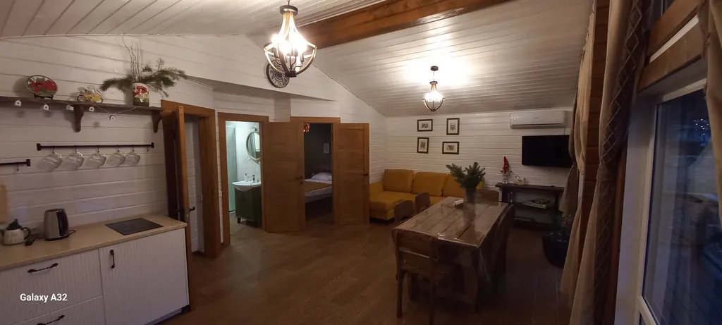 Шале в горах на берегу реки