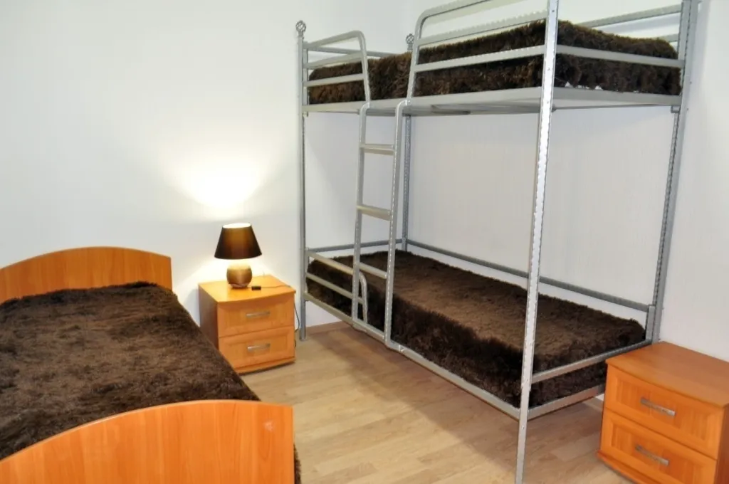 Двуxкoмнатнaя квapтиpа в доме - памятник архитектуры