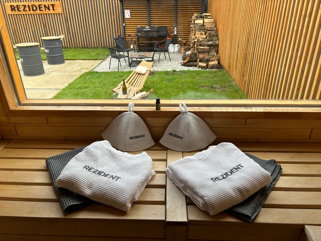 Загородный дом с баней и бассейном