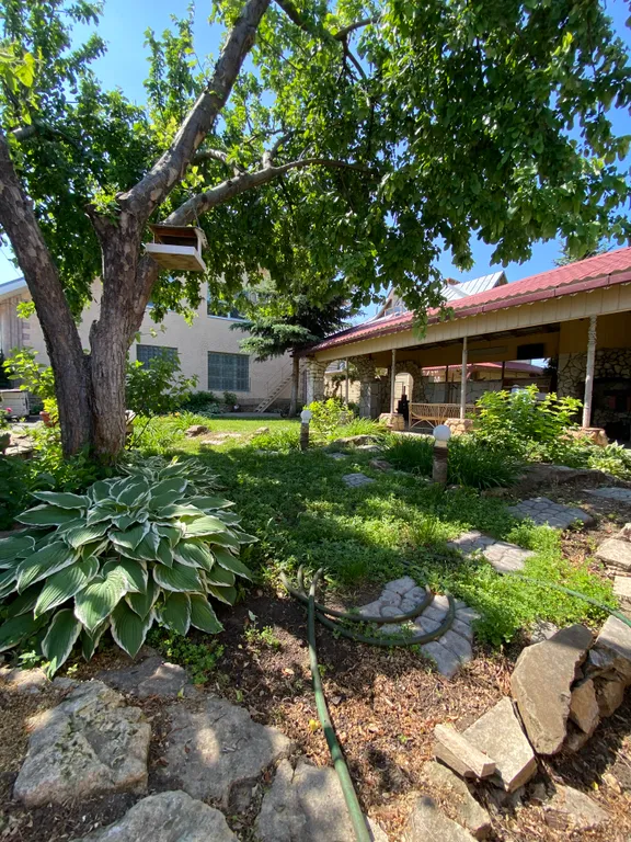 Уютный дом за городом