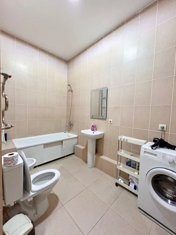 Трехкомнатная квартира около Mega Silkway