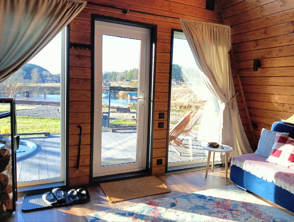 Дом Афрейм с подогреваемой купелью в террасе дома Лисичкино Карелия