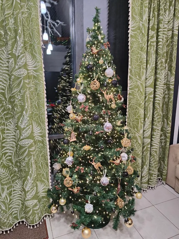 Большой уютный дом в лесу