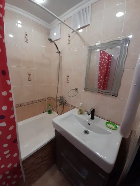 Квартира с балконом и видом на город и залив