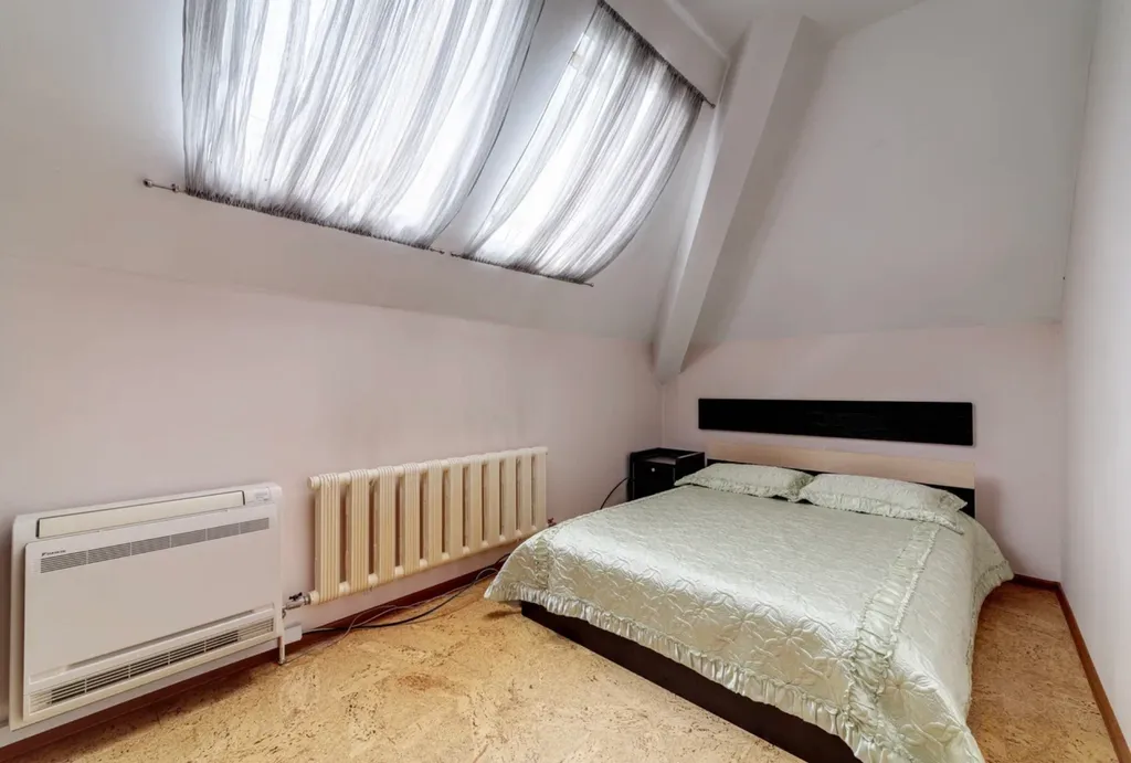 Загородный дом с бассейном и бильярдной