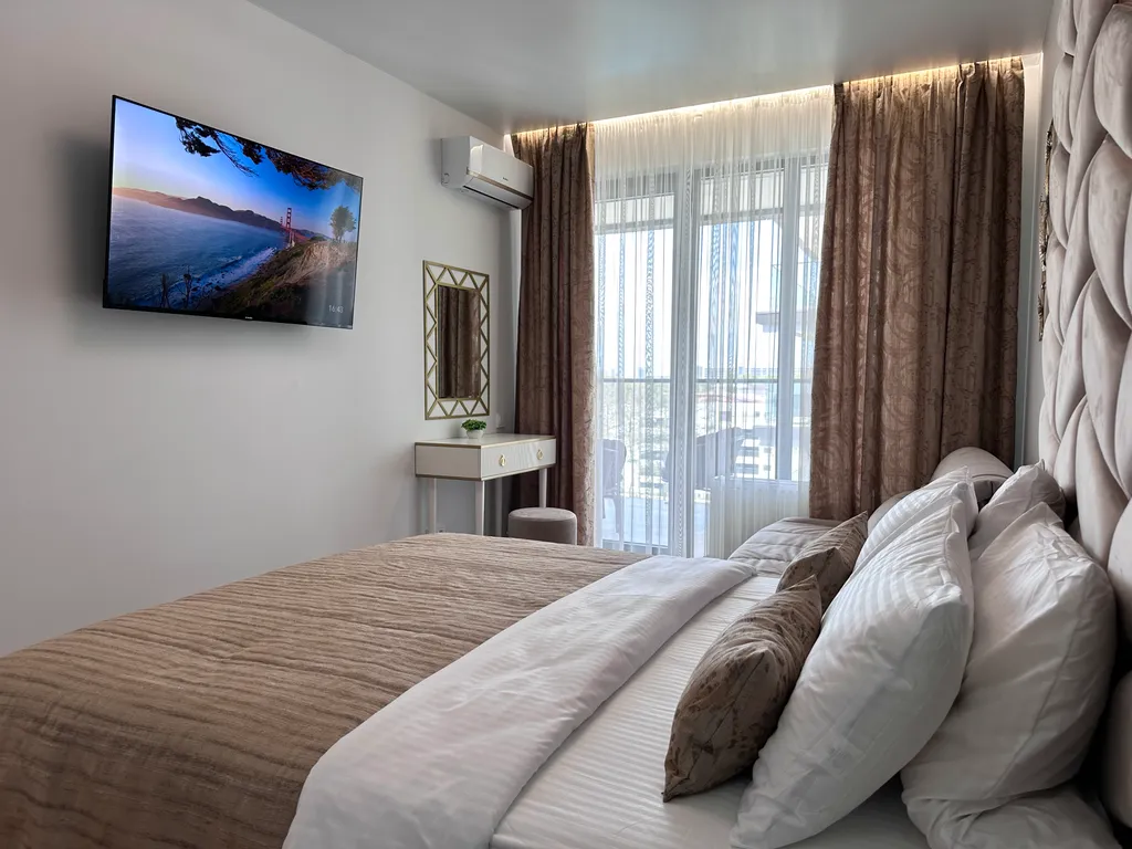 Апартаменты с отдельной спальной, террасой и видом на бассейн